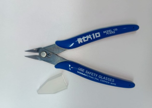 Pinza pequeña corte suave